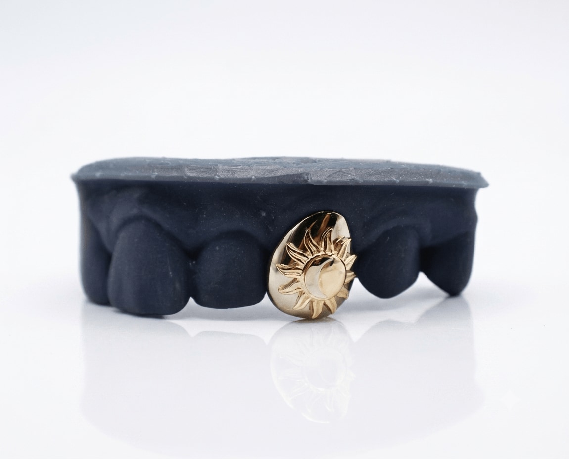 A single tooth gold grillz cap